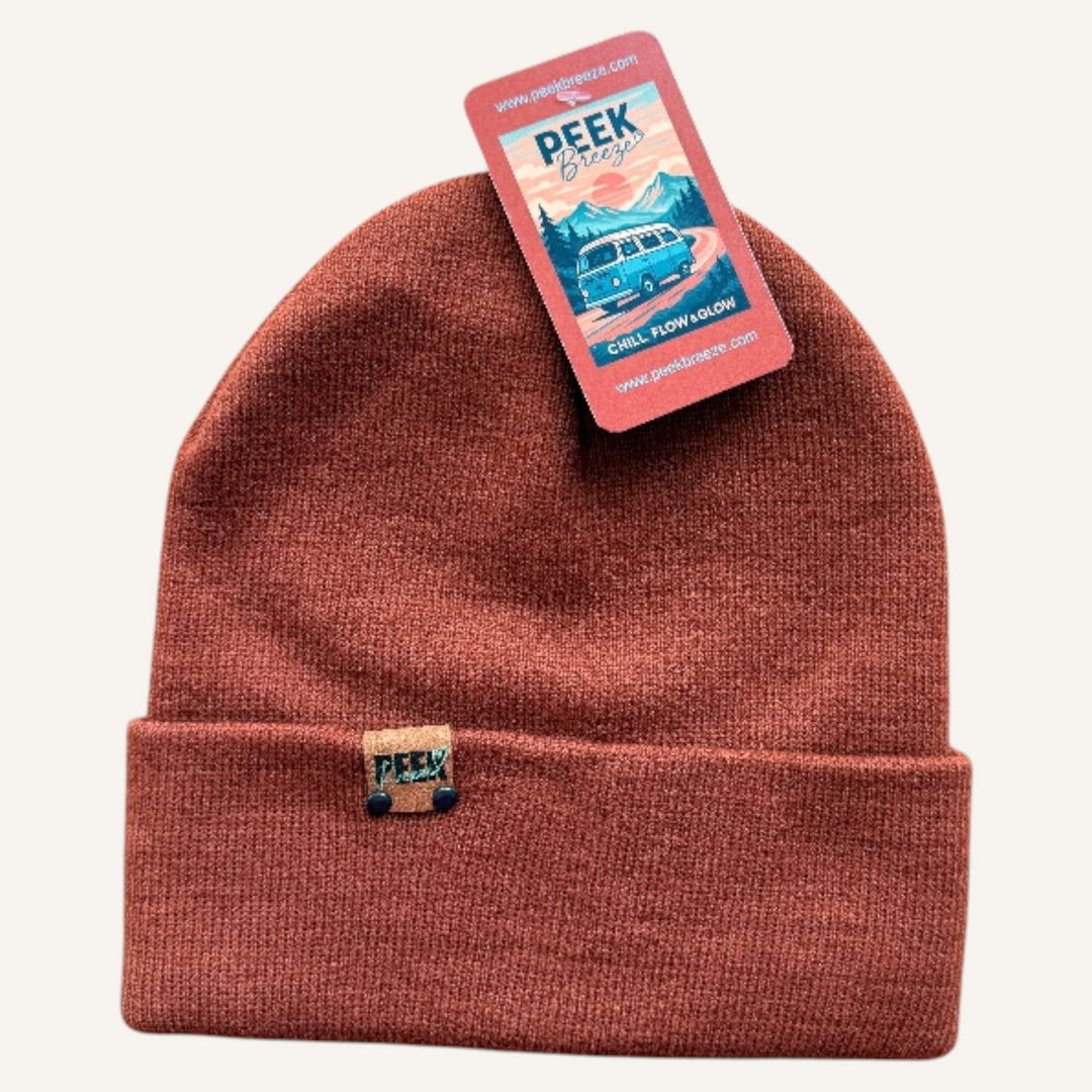Tuque Peek Breeze – Minimaliste, Logo Discret &amp; Style Unisexe