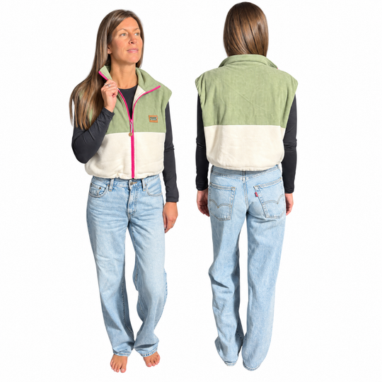 Veste sans manches Cedar en velours côtelé kaki et polar ivoire, zipper fuchsia, Peek Breeze, vue de face et de dos sur fond blanc