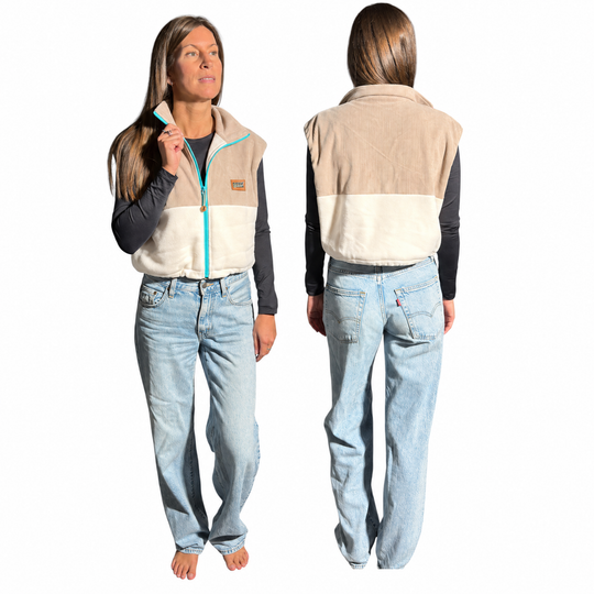 Veste sans manches Oasis en velours côtelé beige et polar ivoire Peek Breeze, vue de face et de dos sur fond blanc